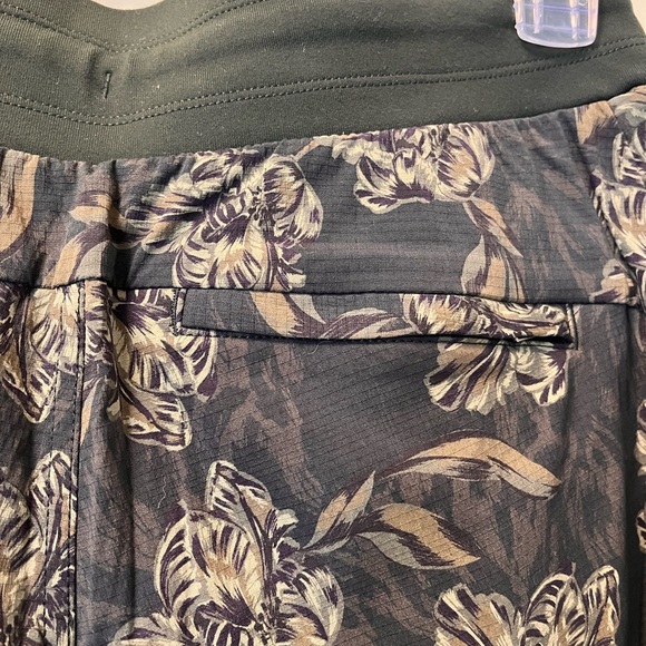 Athleta Green Floral Ankle Pants - Picture 8 of 14
